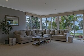 Smart TV - Absolute lake frontage property located in the heart of beautiful Mallacoota. (Mallacoota)