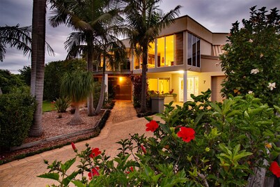Absolute lake frontage property located in the heart of beautiful Mallacoota. 