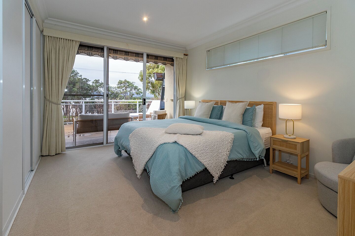 4 bedrooms, desk, iron/ironing board, WiFi