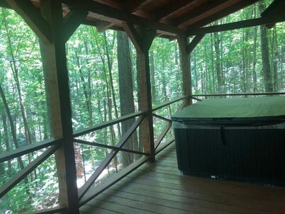 Blue Heaven-Quaint, cozy, authentic log cabin
