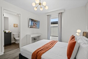 3 habitaciones, tabla de planchar con plancha, wifi y ropa de cama