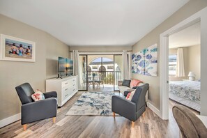 Living area - Beautiful one bedroom condo in Marco Island with so much to offer!  (Marco Island)