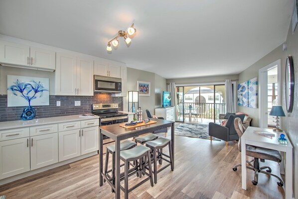 Interior - Beautiful one bedroom condo in Marco Island with so much to offer!  (Marco Island)