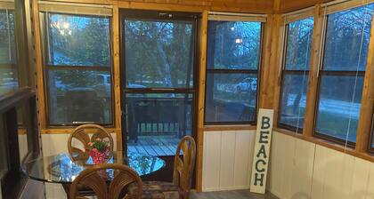 Welcome to Sea Glass Cottage! A short 2 minute walk to the beach!