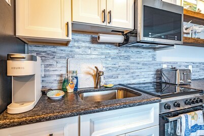 Almost Beachfront 2BR Condo/Ocean Views, Pool & Elevator in the Heart of OCNJ