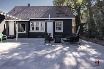 Remodeled 1920s Bungalow & Retro Casita 