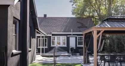 Remodeled 1920s Bungalow & Retro Casita