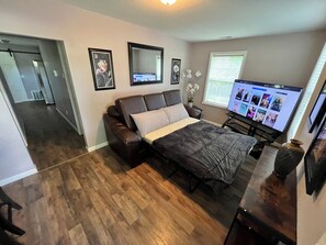 Room - COLE-Glendale Cozy Gem 2b/1b facing Glendale Park  (Cincinnati)