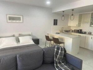 Iron/ironing board, WiFi, bed sheets - Gema's Nest (Montego Bay)