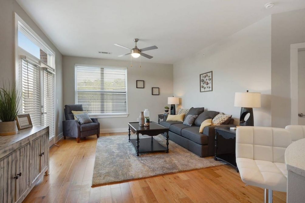 FAMILY FRIENDLY-- CLOSE TO LSU SLEEPS 6