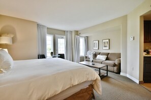 1 bedroom, desk, WiFi, bed sheets