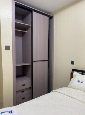 2 bedrooms, WiFi, bed sheets