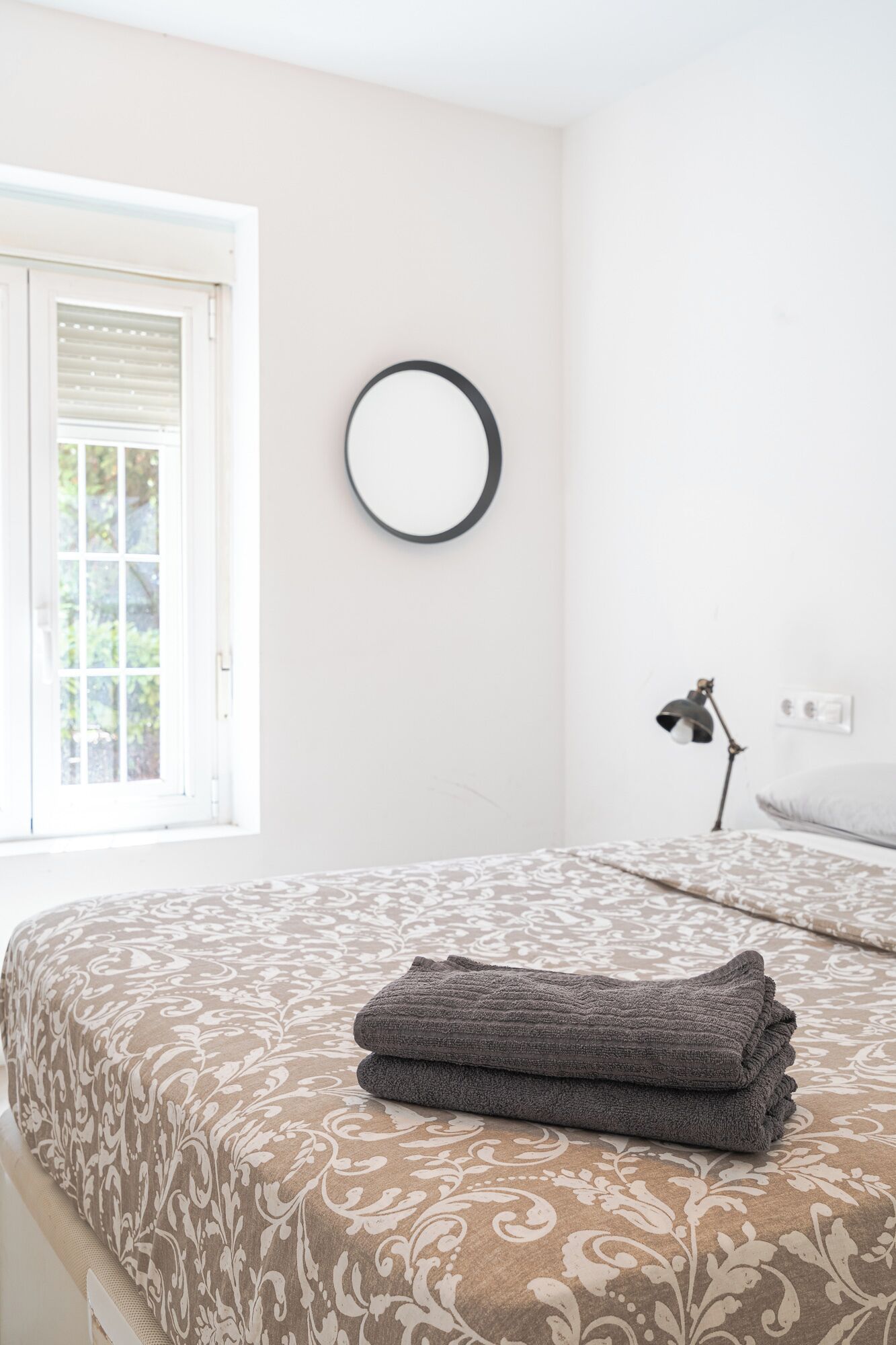 2 dormitorios, escritorio, tabla de planchar con plancha y wifi