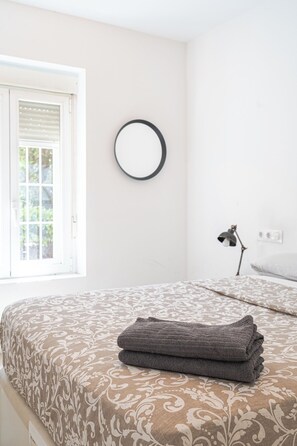 2 Schlafzimmer, Schreibtisch, Bügeleisen/Bügelbrett, WLAN