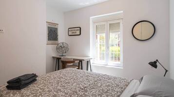 2 bedrooms, desk, iron/ironing board, WiFi