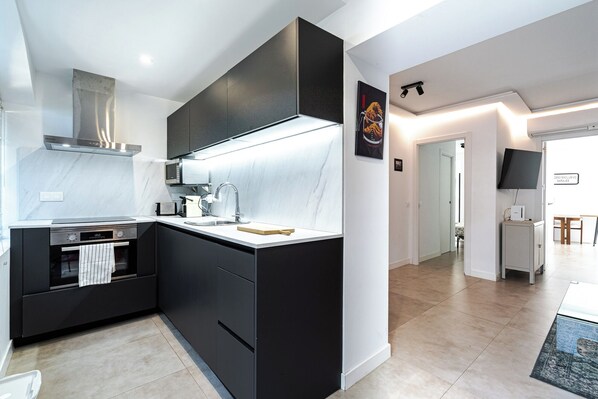 Fridge, microwave, oven, stovetop
