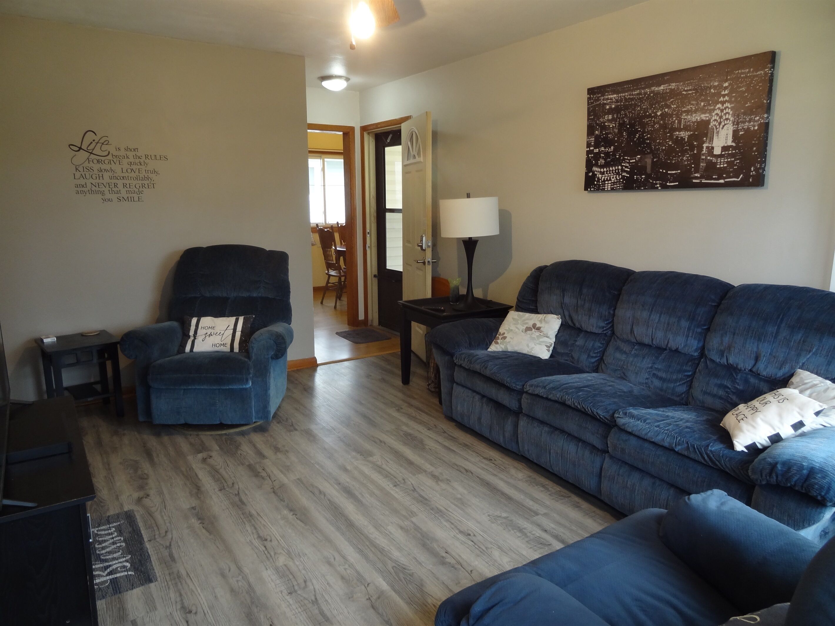 Smart TV, reproductor de DVD, libros y videoteca 