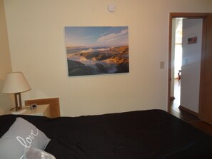 2 soverom, strykejern/-brett, reiseseng for barn og wi-fi (inkludert)