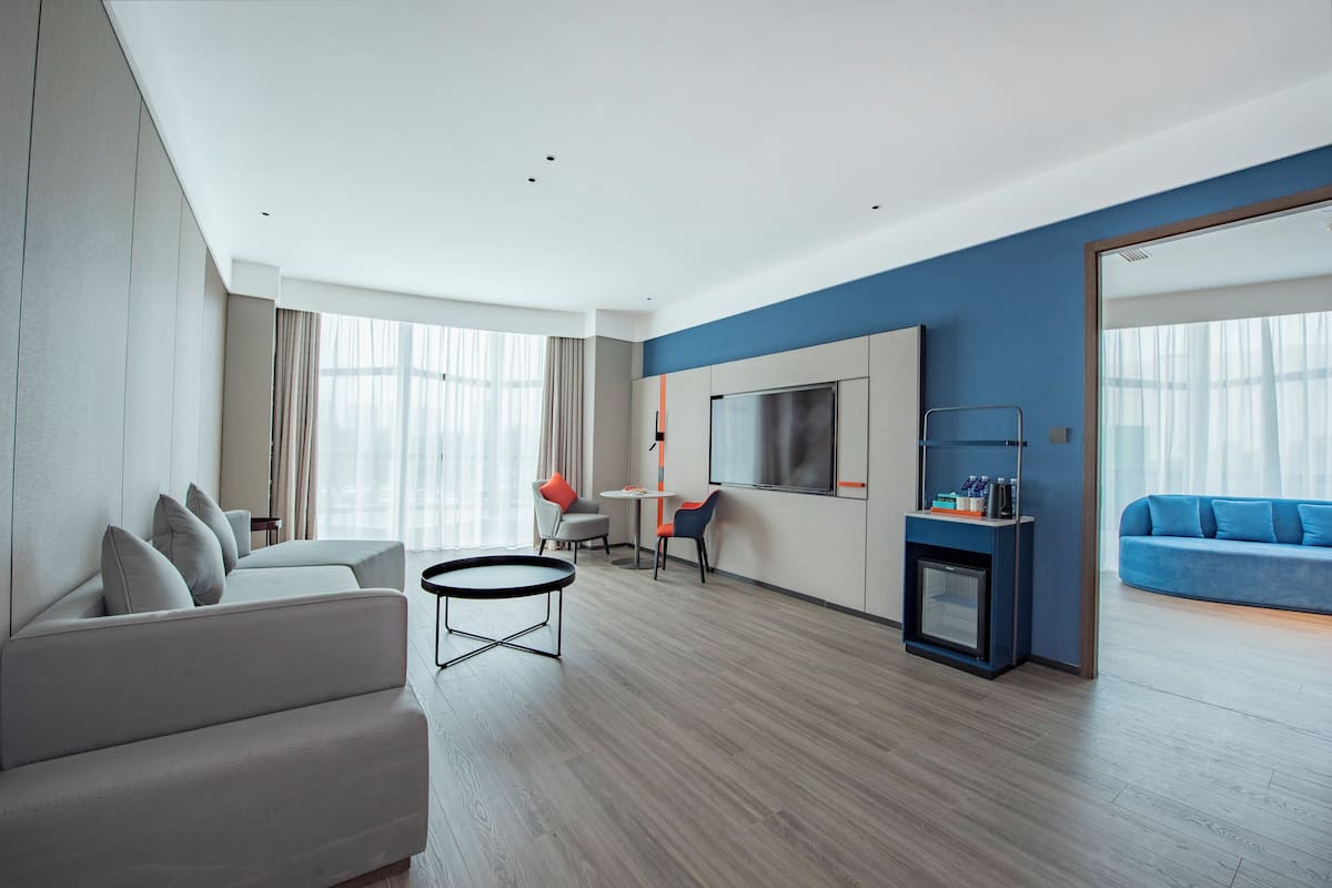 Suite, 1 Bedroom, City View | Egyptian cotton sheets, premium bedding, down duvets, desk
