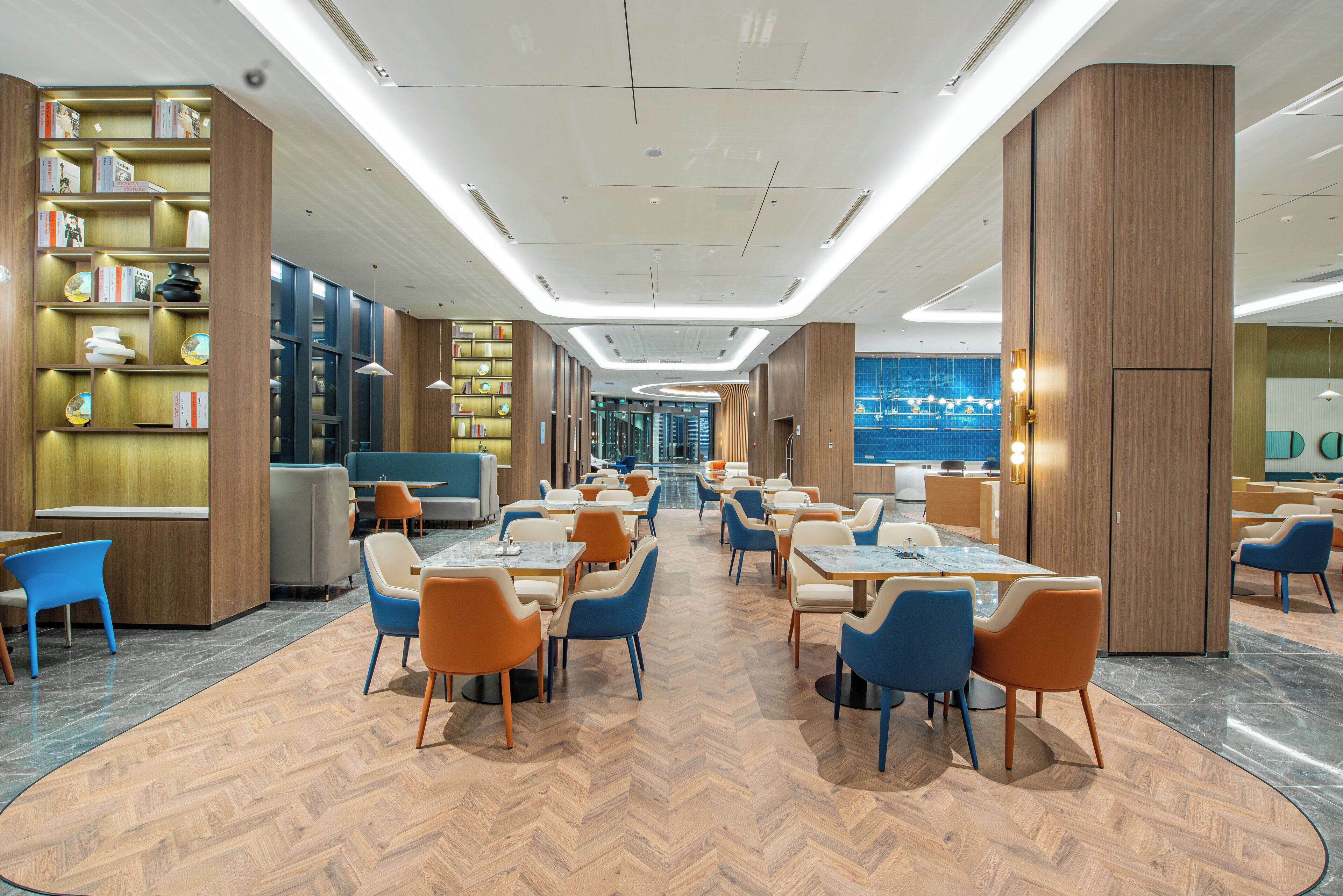 Café da manhã com buffet grátis todos os dias