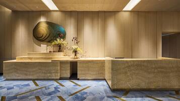 3 restaurantes; se sirve desayuno, almuerzo y cena; cocina italiana