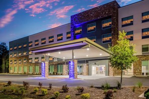 Exterior - Holiday Inn Express Savannah Gateway by IHG (Savannah)