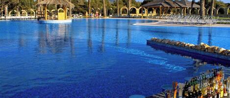 Sesongbasert utendørsbasseng