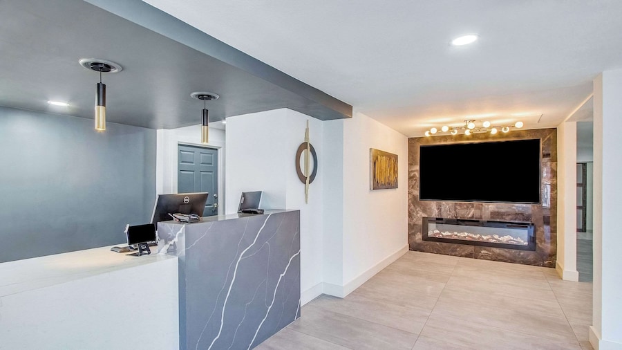 Quality Inn & Suites Columbia Harbison