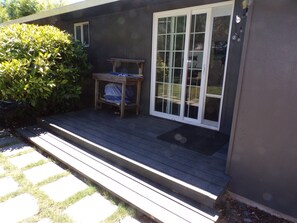 Exterior detail - Beautiful Home in Amazing SW Portland/Tigard Location (Portland)