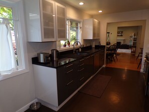 Fridge, microwave, oven, stovetop - Beautiful Home in Amazing SW Portland/Tigard Location (Portland)