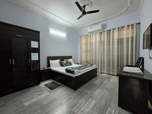 3 dormitorios, escritorio, tabla de planchar con plancha y wifi gratis