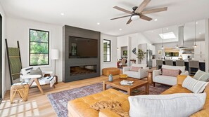 TV connectée, cheminée