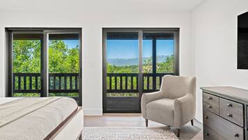 3 slaapkamers, een strijkplank/strijkijzer, gratis wifi, beddengoed