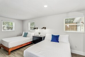 2 bedrooms, desk, free WiFi, bed sheets - Pet-Friendly Retreat | Near Beaches | Spacious Yard (Gulf Breeze)