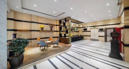 Longxiang Business Hotel