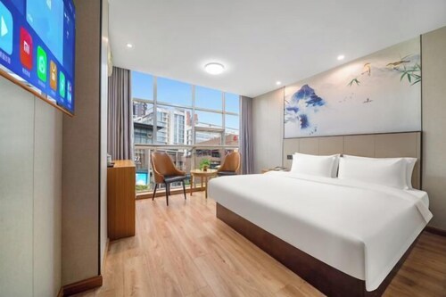 Longxiang Business Hotel