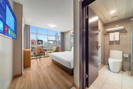 Room. Longxiang Business Hotel
