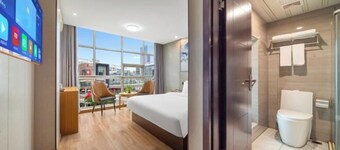 Longxiang Business Hotel