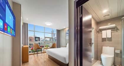 Longxiang Business Hotel