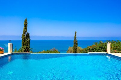 Villa Aquavitus - Three Bedroom Villa, Sleeps 7