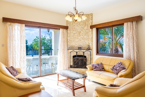 Villa Morpho - Four Bedroom Villa, Sleeps 8