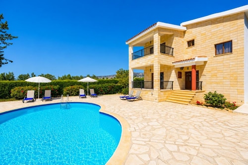Villa Natasha - Three Bedroom Villa, Sleeps 6