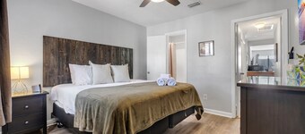 Townhome with 2 bedrooms and 2.5 bathrooms.  Walking distance to FSU/DOAK.