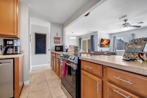 Fridge, microwave, oven, stovetop - Townhome with 2 bedrooms and 2.5 bathrooms. Walking distance to FSU/DOAK. (Tallahassee)