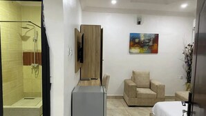 Unclassified image, 3 of 18, button - Zeks Place (Lagos)