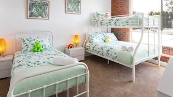 2 bedrooms, iron/ironing board, free WiFi, bed sheets