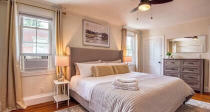 Spacious 6BR close to Portsmouth, beaches and UNH