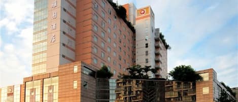 A multi-story hotel with a prominent entrance and signage.