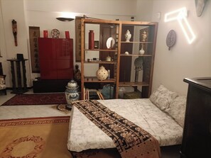 2 camere, una scrivania, ferro/asse da stiro, culla da viaggio