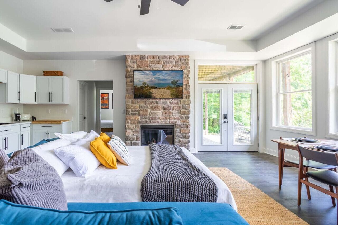 1 多间卧室、办公桌、熨斗/熨衣板、旅行婴儿床